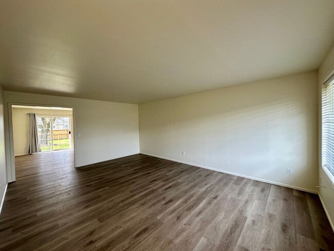 Photo - 905 Nooksack Rd