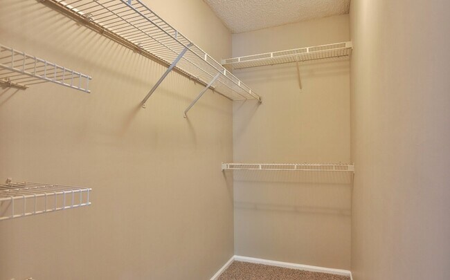 Photo - 222 Caledon Ct Unit 222