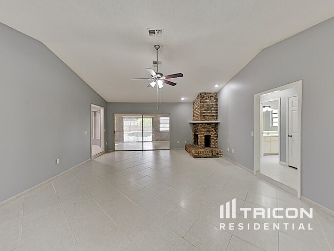 Photo - 949 Yellow Rose Dr