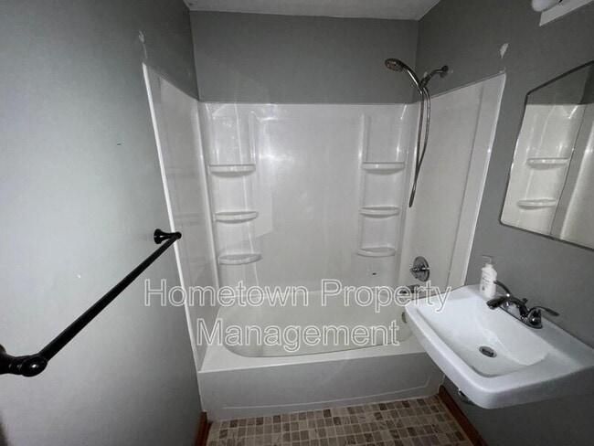 Photo - 521 Lansvale St