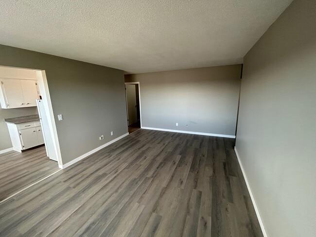 Photo - 443-443 Lorne St N Unit 18