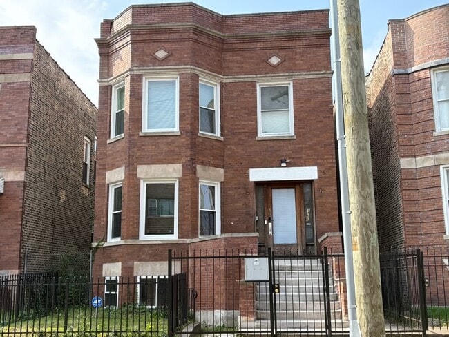 Building Photo - 1755 E 72nd St