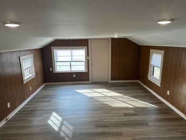 Photo - 1 Bedroom, 1 Full Bathroom House - Within walking distance of Downtown Springdale