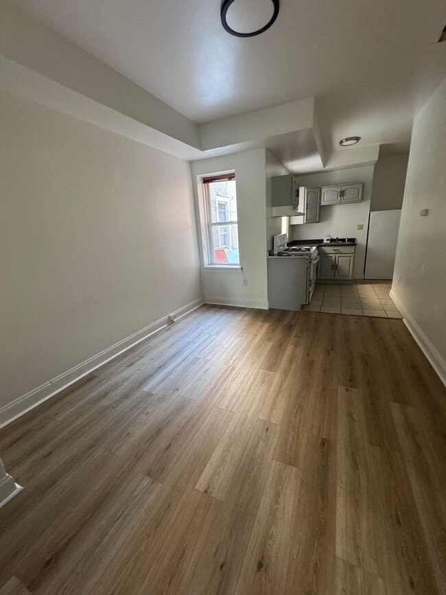 Building Photo - 4716 Woodland Ave Unit 2F