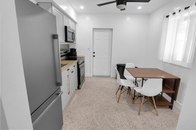 Photo - 210 SW 11th St Unit 1
