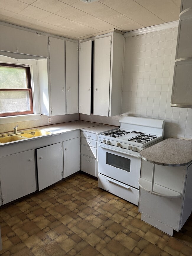 Photo - 145 Airport Rd