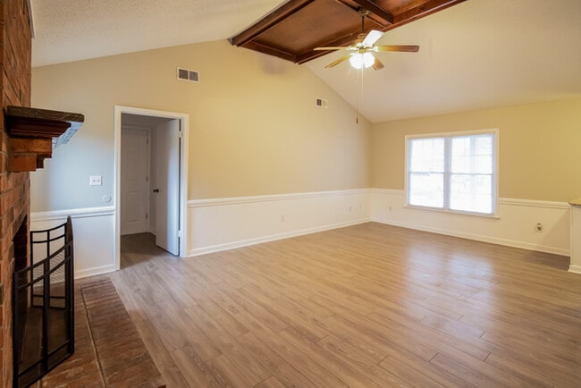 Photo - 108 Totem Ct