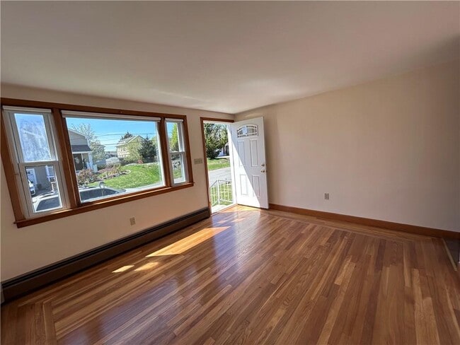 Photo - 9 Custer Ave