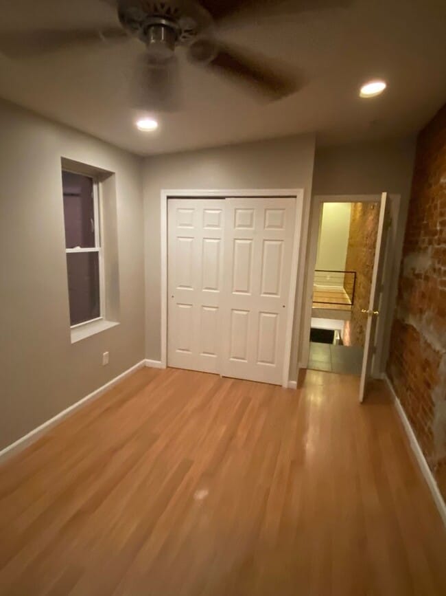 Building Photo - 3271 Joyce St Unit 2nd Floor Rental