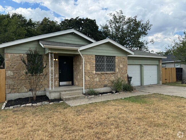 Building Photo - Great 3/2 House In Quiet Area