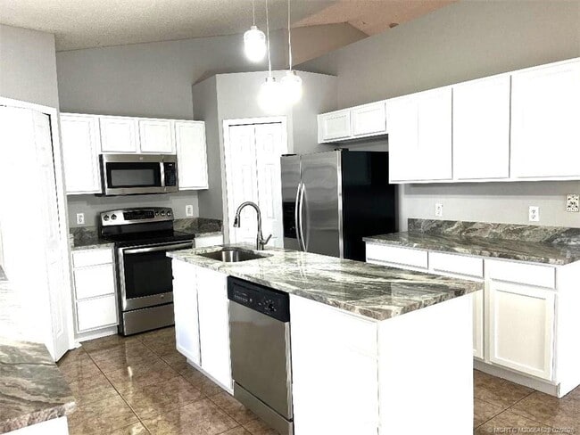 Photo - 1450 SW Paar Dr