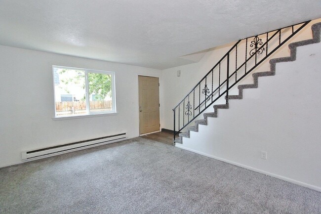 Photo - 804 W 7th St