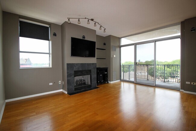 Photo - 1546 N Orleans St Unidad 604