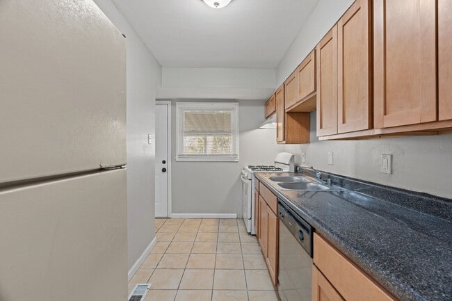 Photo - 317 Cameron Rd
