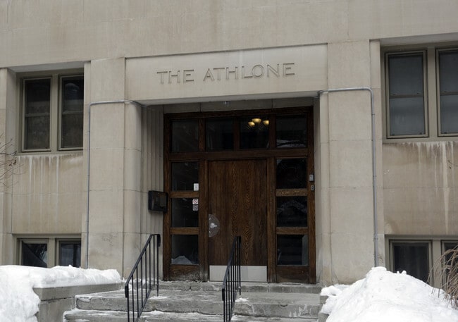 Photo - 225 MacLaren