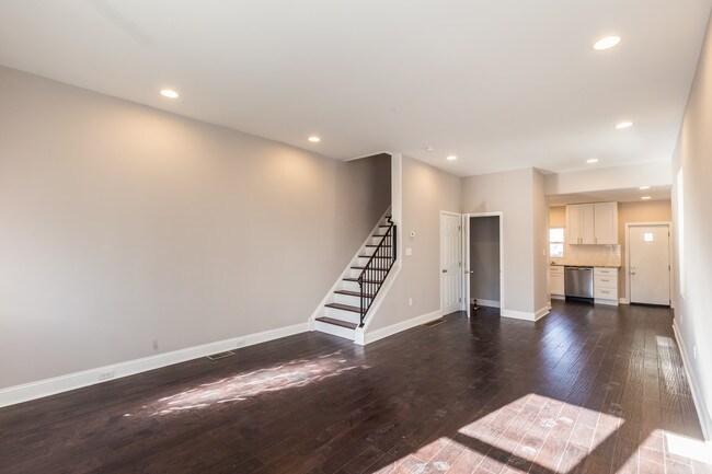 Photo - 2652 Livingston St