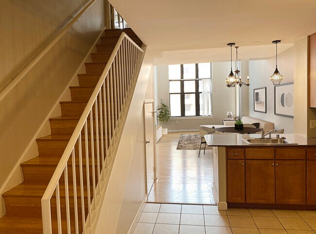 Two level condo living!! - 400 Massachusetts Ave NW Condo Unit 913