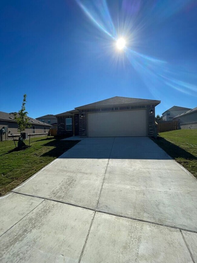 *KICK OFF SPECIAL* NEW Three Bedroom Two... House House Rental in