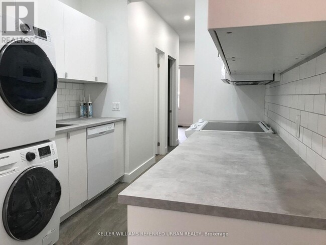 Photo - 344 Bartlett Ave N