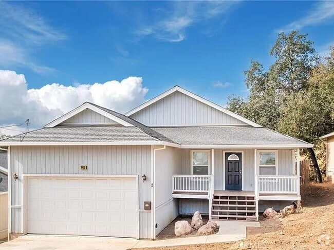 Building Photo - Clearlake great family home