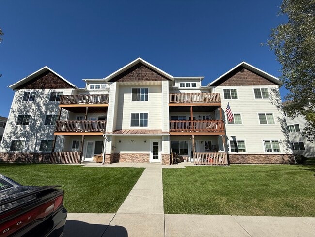 Building Photo - 61 N Shore Dr