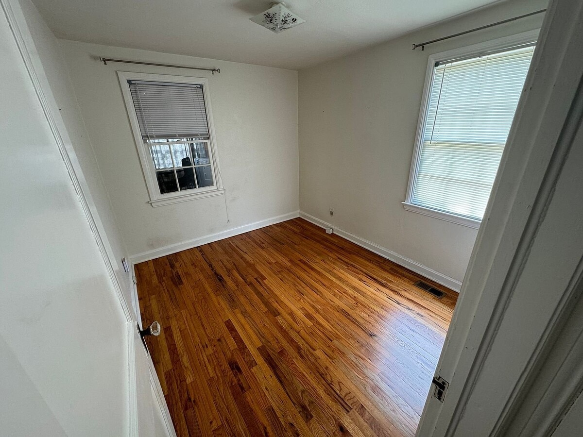 Photo - 311 E 58th St