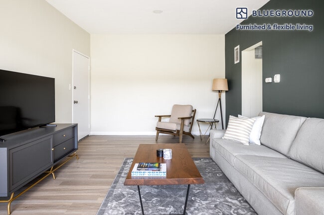 Photo - 3537 Clarington Ave Unidad FL2-ID313