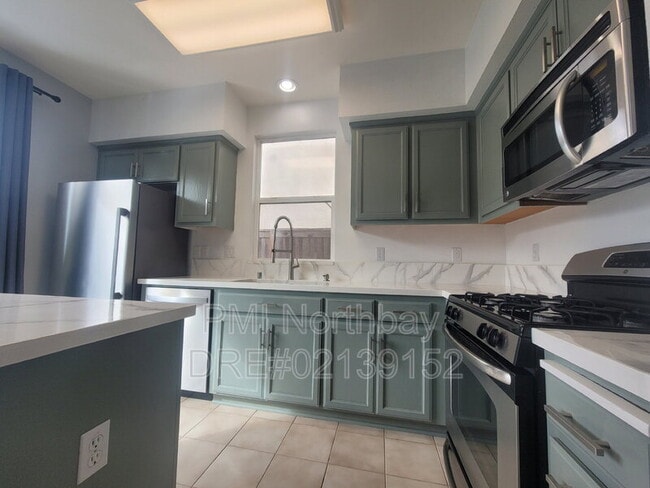 Photo - 569 Loch Lomond Way