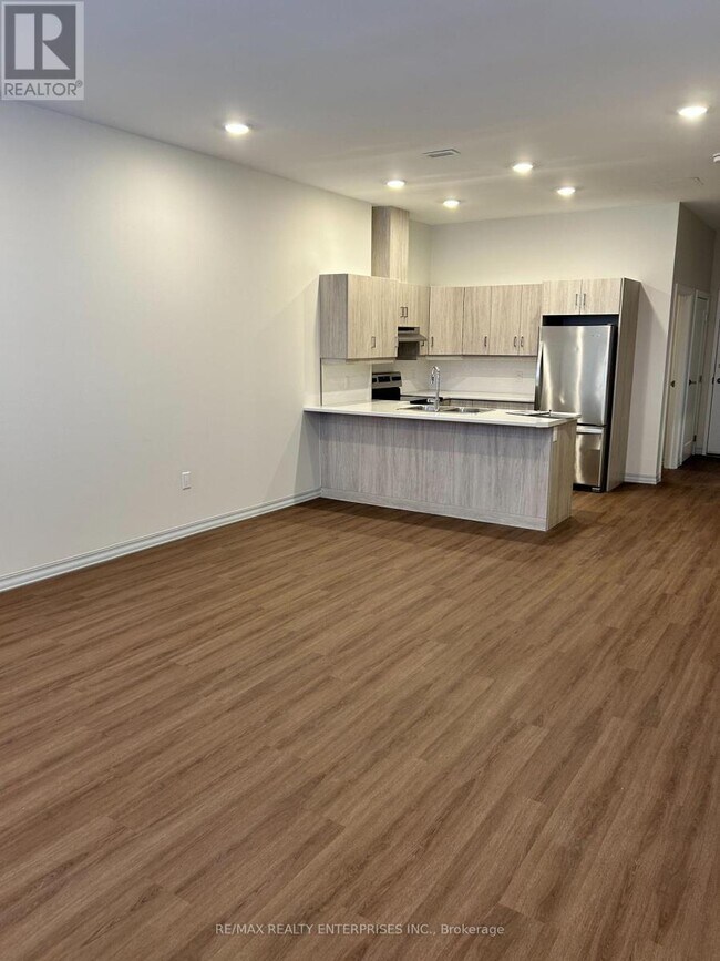 Photo - 845 2nd Ave E Unité #203