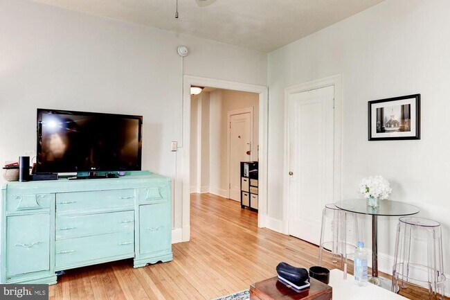 Photo - 2227 20th St NW Unidad 504