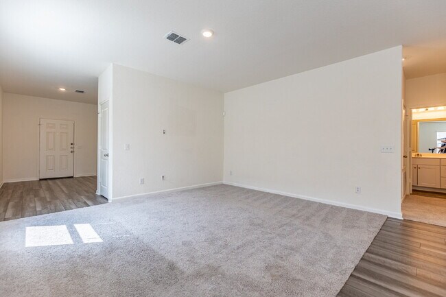 Photo - 12843 Cygnus