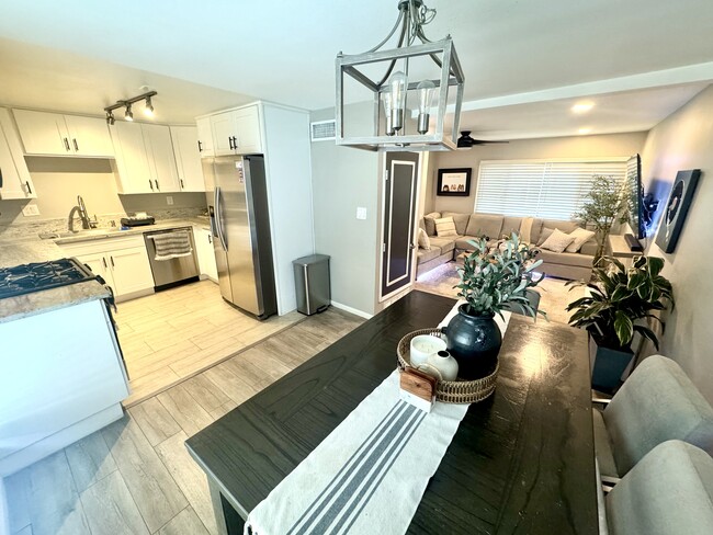 Photo - 1151 W Badillo St Unidad C