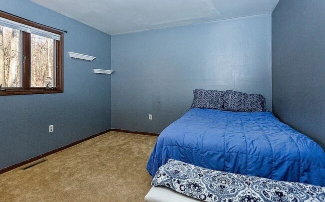 Photo - 291 Manor Ln E
