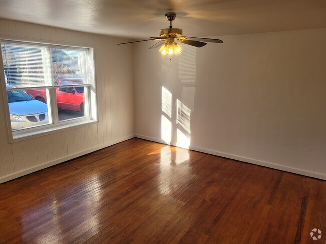 Building Photo - 129 S 9th St Unit 5 Rental