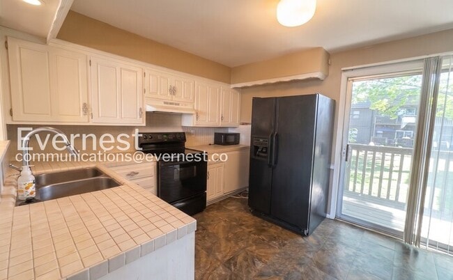 Photo - 452 W 104th St Unit D
