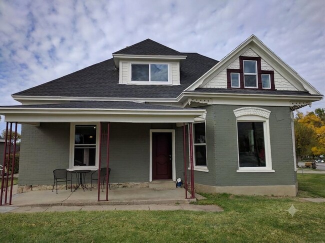 Building Photo - 393 N 100 W