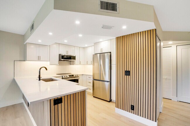 Photo - 1605 S US Hwy 1 Unidad A308