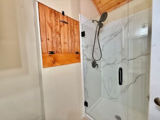 Photo - 309 W 9th St