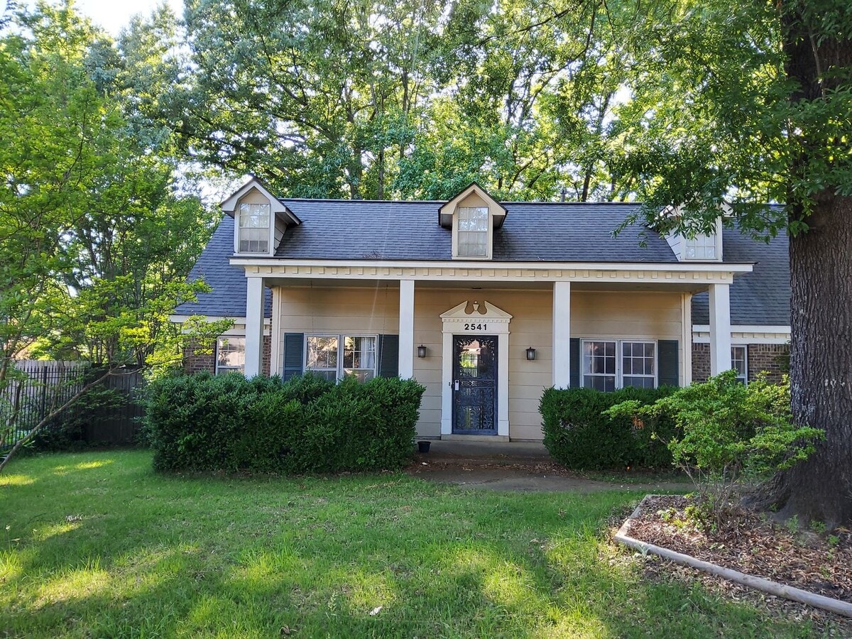 Photo - 2541 Surrey Wood Dr