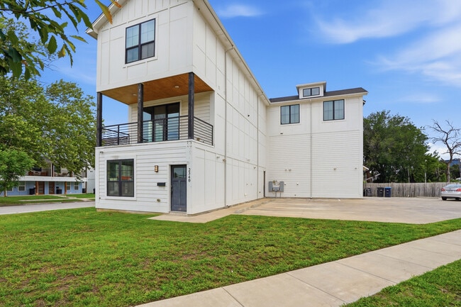 Building Photo - 3221 Forest Park Blvd