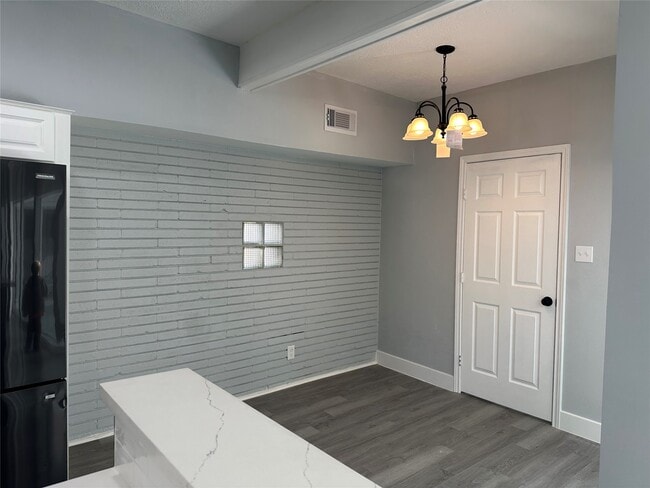 Photo - 5005 Tamarach Dr