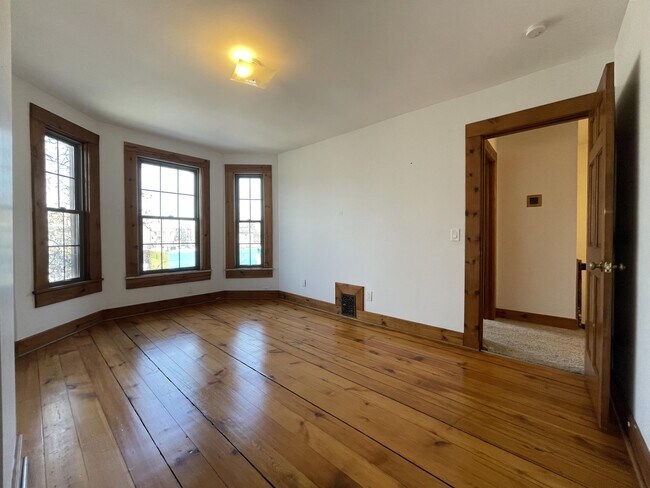 Photo - 13 W 33rd St