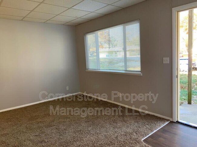 Photo - 202 Grace St