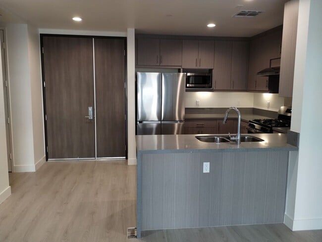 Building Photo - Monterey Bay Square (#409) Unit 409