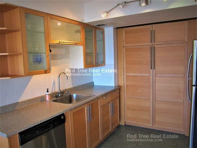 1731 Beacon St Unit 422