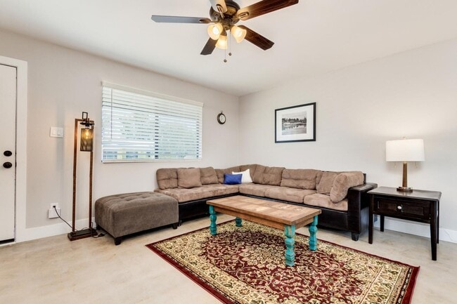 Photo - 16 W Geneva Dr