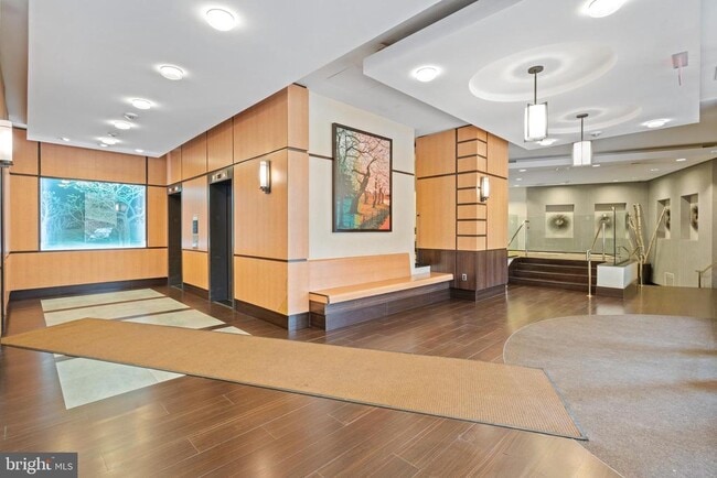 Building Photo - 307 Yoakum Pkwy Unit 703