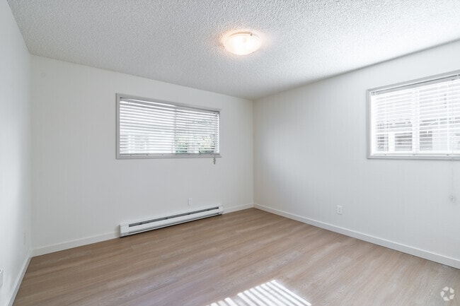 2BR, 1BA - 1,029SF - Second Bedroom