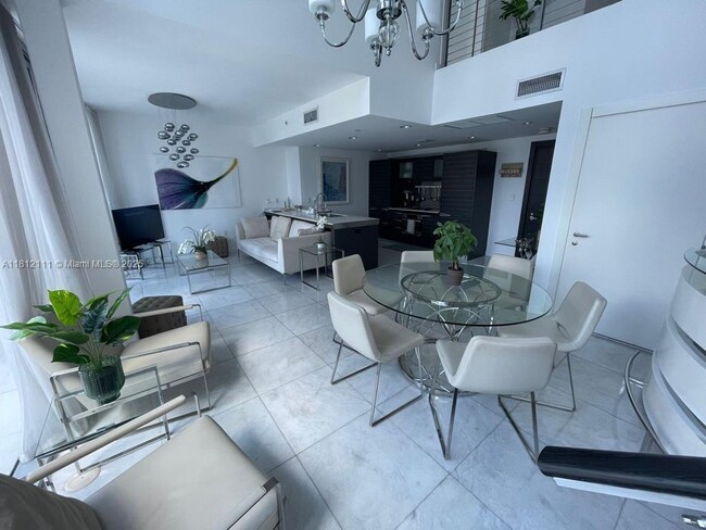 Photo - 200 Biscayne Boulevard Way Unidad 1103