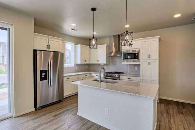 Building Photo - 4768 Champlain Dr Unit 4768 Champlain Dr